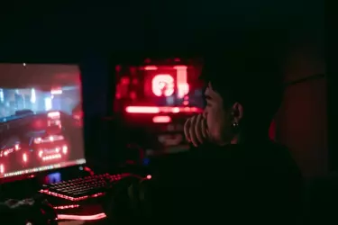 Экономические факторы и искусственный интеллект сдерживают развитие рынка труда | Мнение